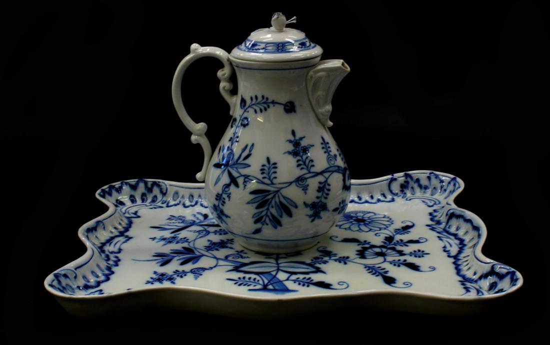 CARL TEICHERT MEISSEN BLUE ONION PLATTER & POT: Carl Teichert Meissen porcelain items to include a large serving platter (17 1/4" length) and coffee pot (9 3/4" tall) in the "Blue Onion" pattern.