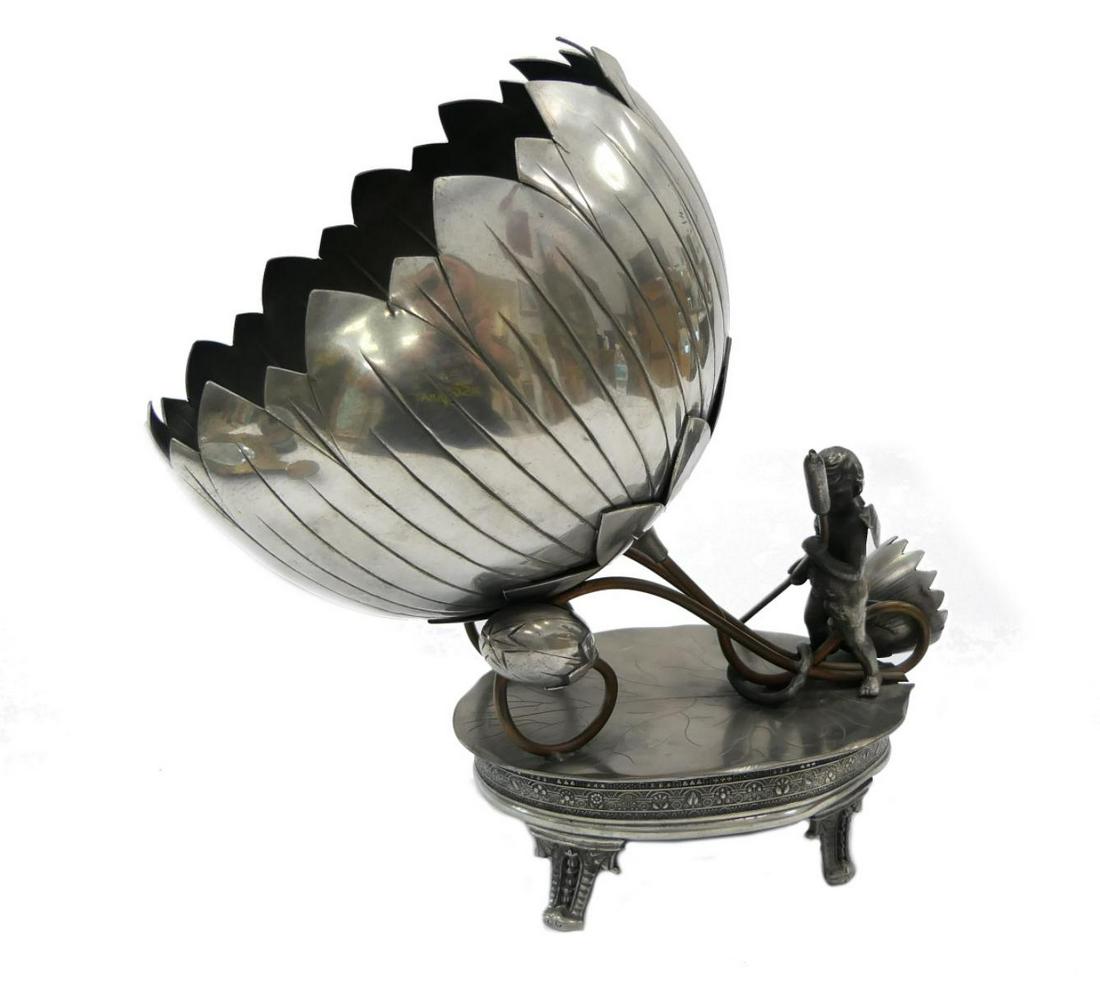 ANTIQUE MIDDLETOWN SILVER PLATE CENTERPIECE (1 of 8)