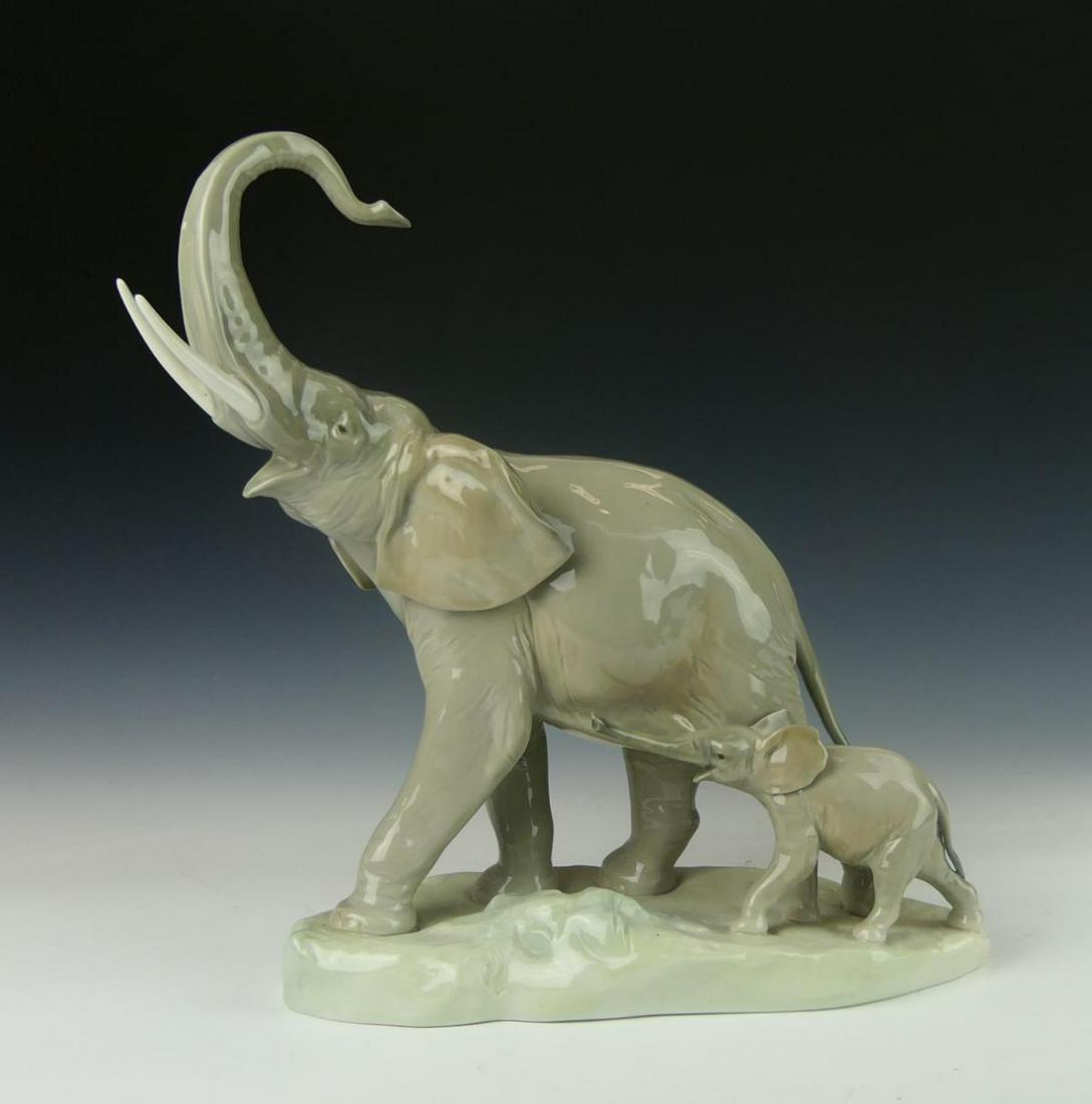 LLADRO SPAIN "ELEPHANTS" PORCELAIN GROUP 1151 (1 of 7)