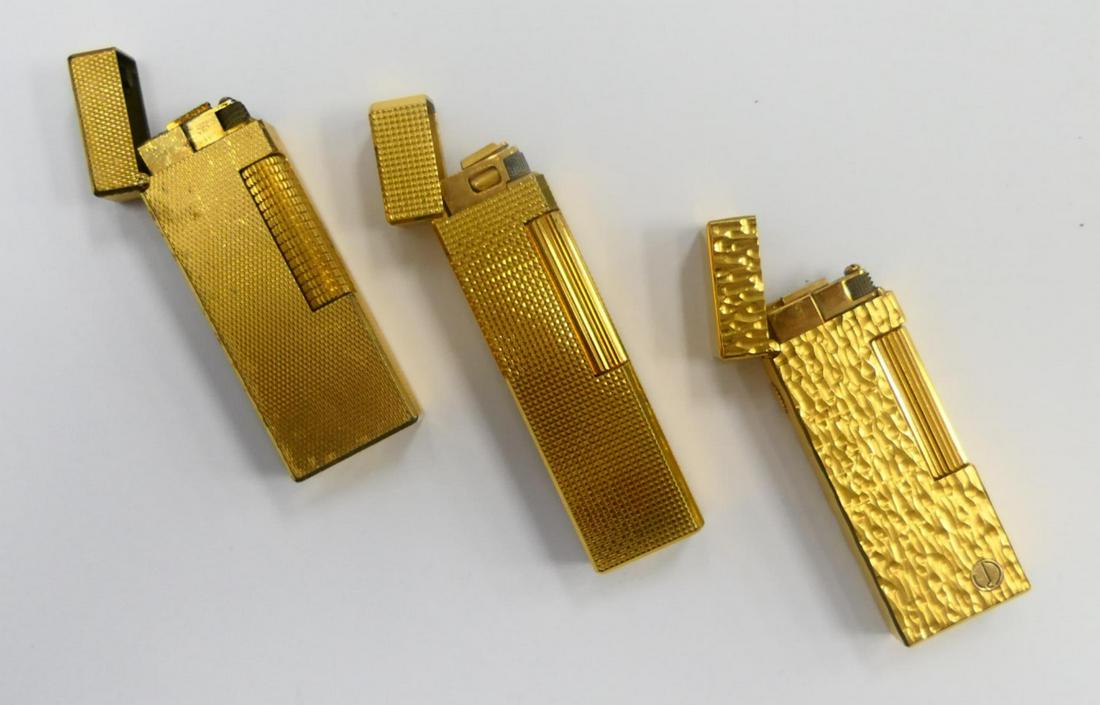 3 VINTAGE GOLD TONE BUTANE LIGHTERS DUNHILL COLIBR: A lot of 2 vintage gold tone butane lighters to include 2 Dunhill Swiss lighters and a Colibri Japan lighter. Tallest approx. 3" height (7.6cm).