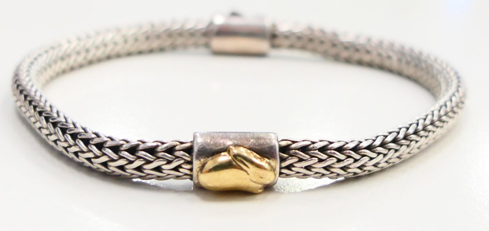 JOHN HARDY RARE 18KT Y GOLD RABBIT & 925 BRACELET: About 7" long . Limited edition . Has a small rabbit made of 18kt gold . Excellent condition. Property of a local estate. Third party shipping required