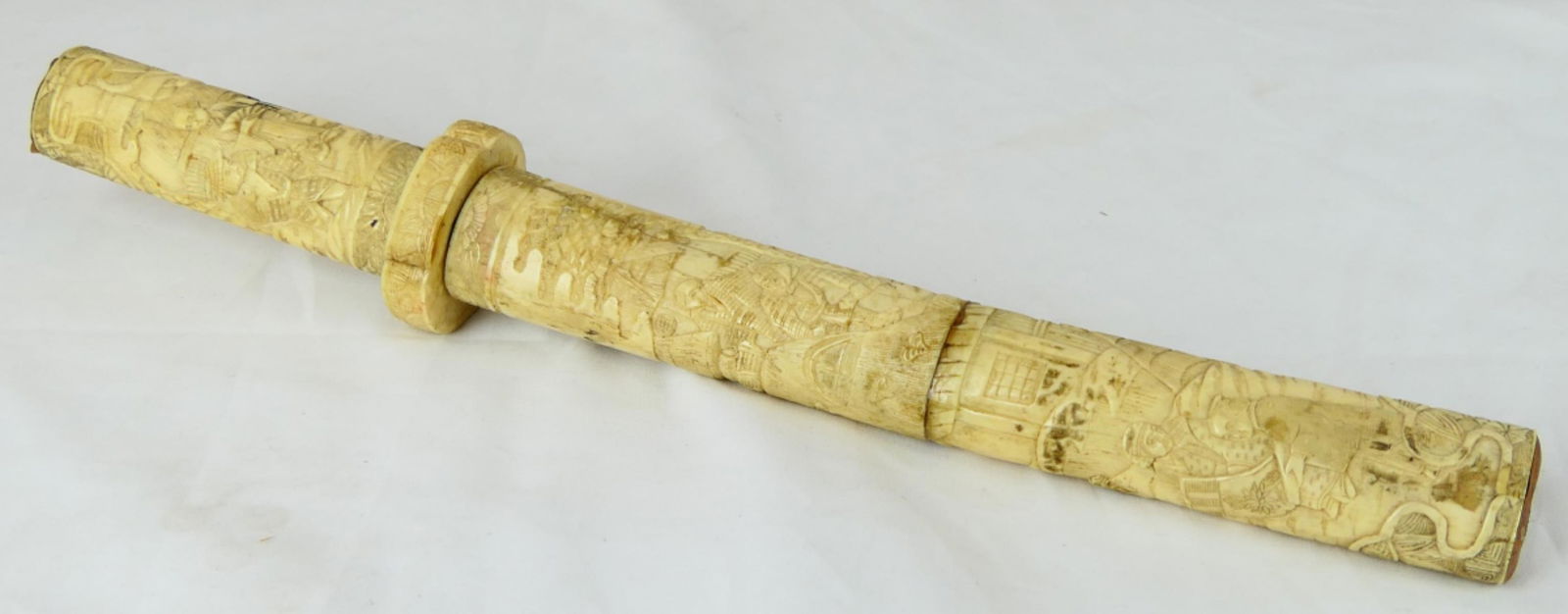 JAPANESE KATANA DAGGER W/ CARVED BONE SHEATH: JAPANESE ANTIQUE DAGGER W/ CARVED BONE SHEATH, MEASURES 14 1/2" LENGTH.