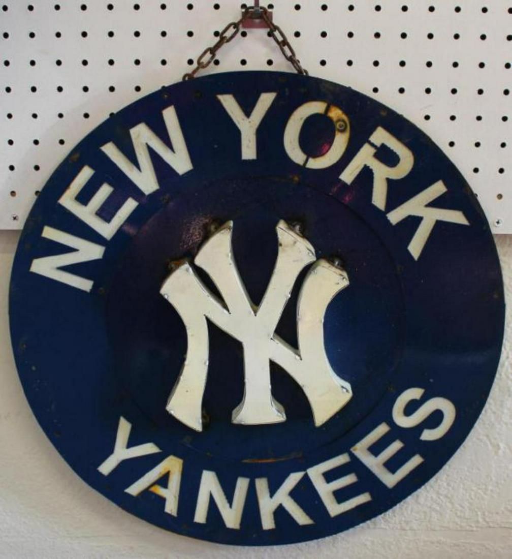 VINTAGE METAL NY YANKEES SIGN (1 of 2)