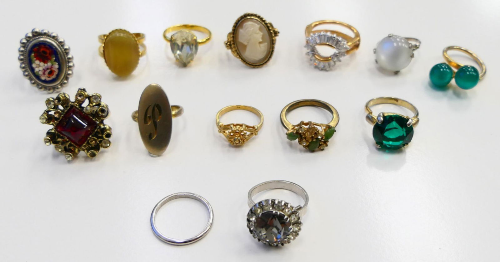 LARGE GROUPING OF COSTUME JEWELRY RINGS (1 of 7)