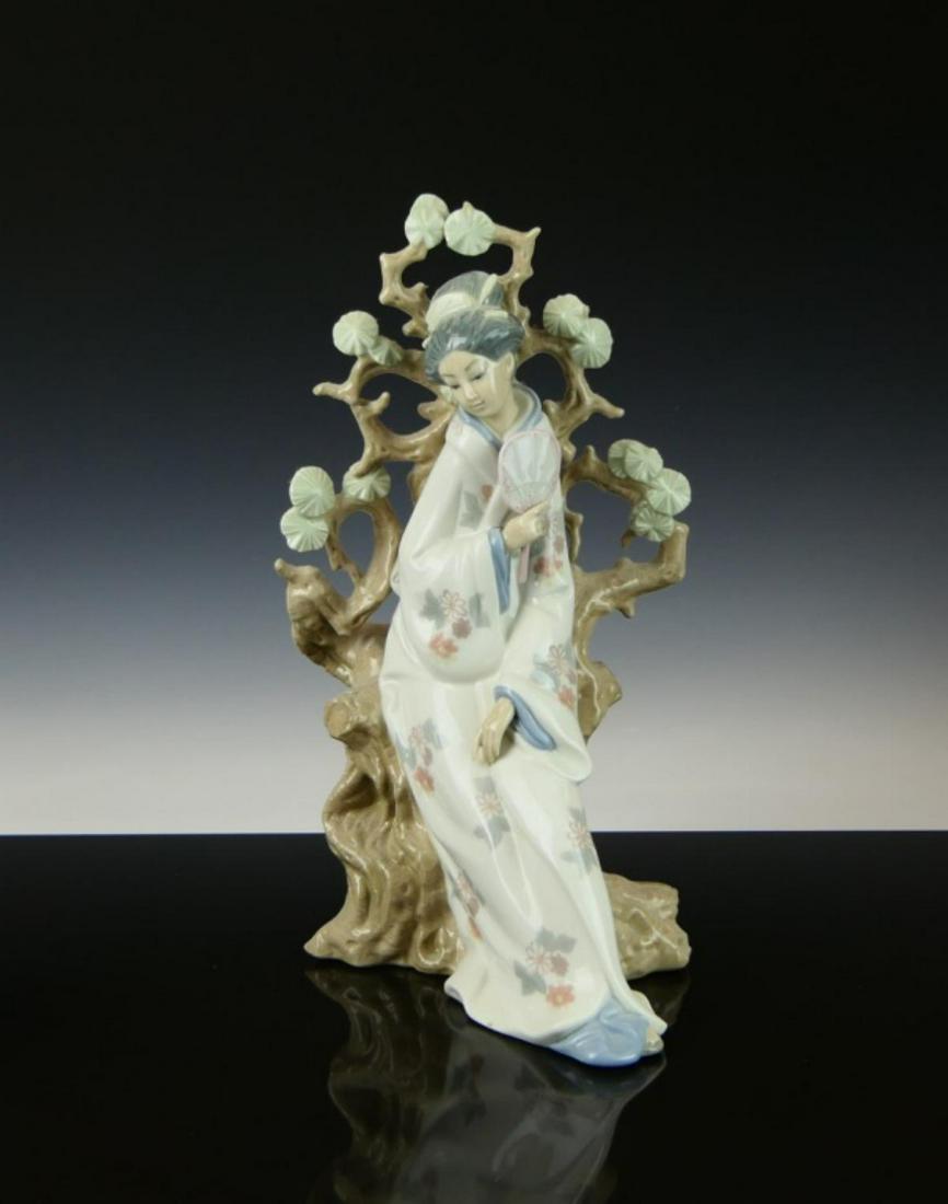 LLADRO GEISHA  WITH FAN 4807 (1 of 5)