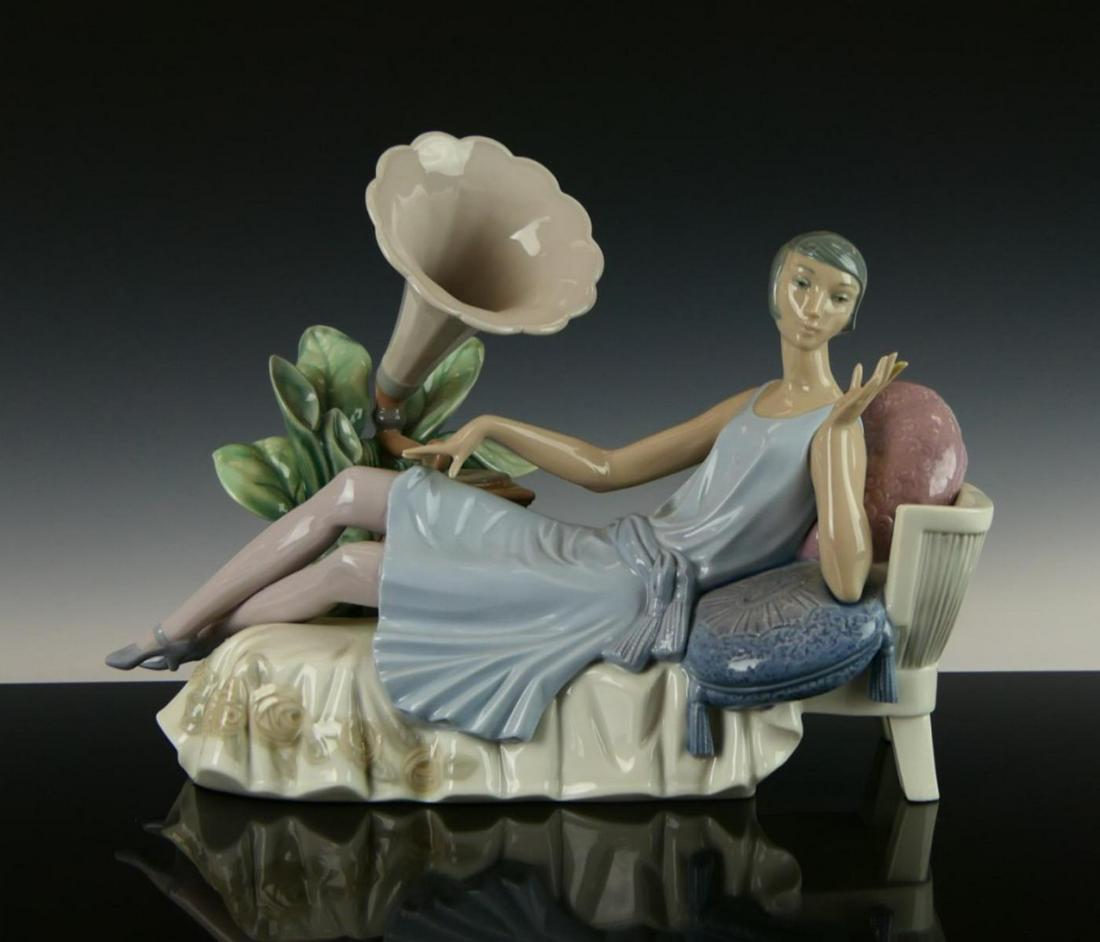 LLADRO FIGURE "LADY LYING ON DIVAN" #5176 (1 of 7)