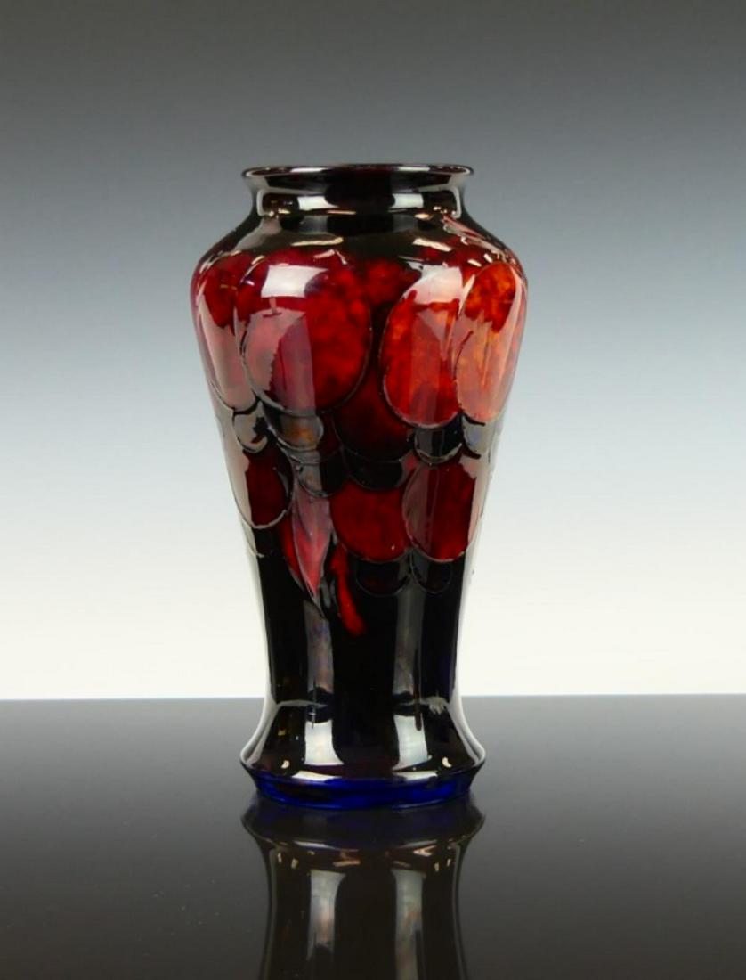 LARGE MOORCROFT POTTERY VASE WITH APPLES (1 of 6)