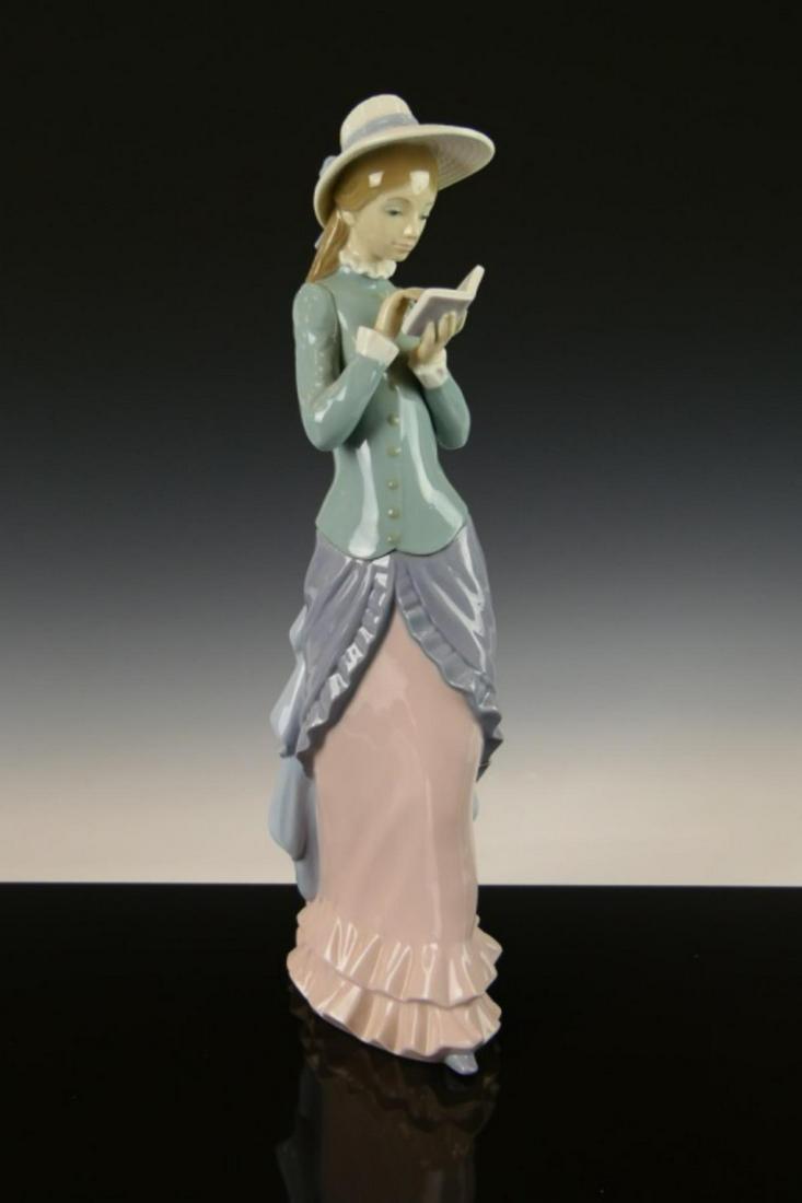 LLADRO "READING" GLAZED PORCELAIN FIGURE #5000 (1 of 4)