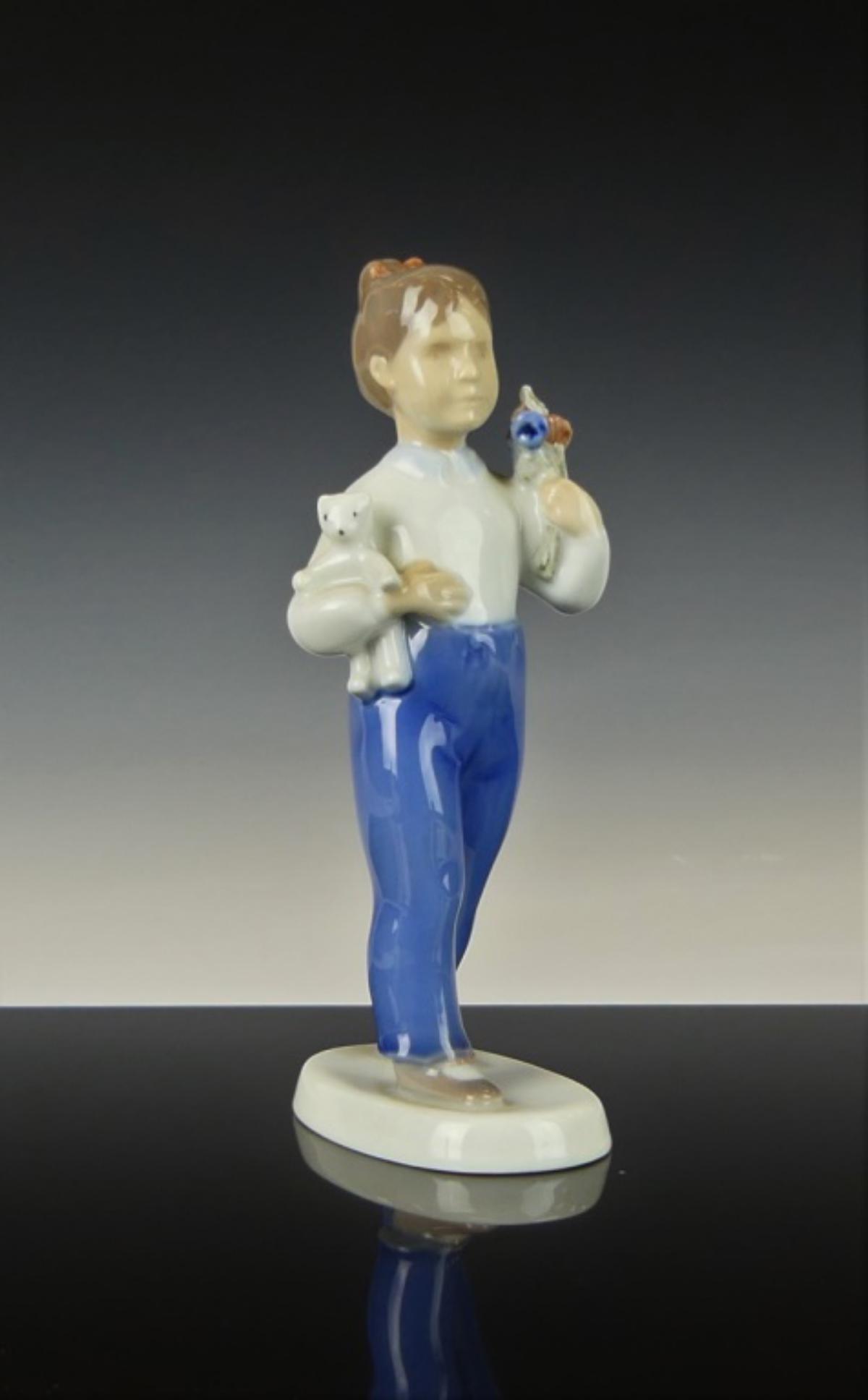 BING & GRONDAHL GIRL WITH FLOWERS & TEDDY BEAR FIG (1 of 4)