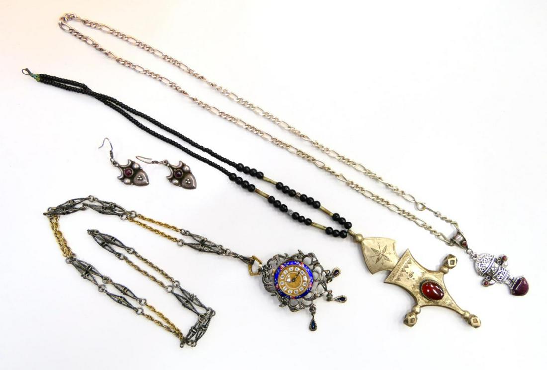 LOT OF VINTAGE JEWELRY ITEMS NECKLACES EARRINGS (1 of 6)