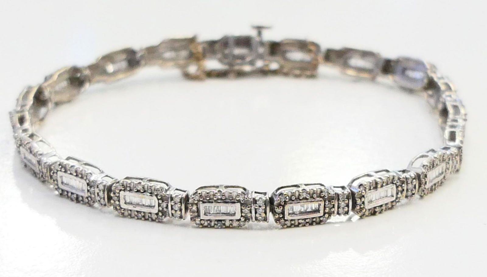 10KT W GOLD AND 1 1/2CT DIAMOND LADIES BRACELET (1 of 7)