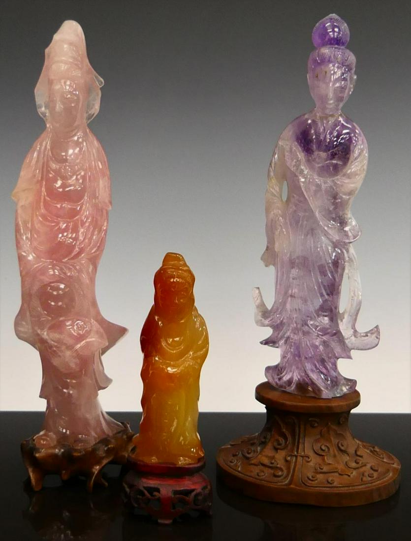 3 Vtg CHINESE CARVED QUARTZ AGATE GUAN YIN FIGURES: A lot of three vintage Chinese carved Quan Yin sculptures crafted of amethyst, rose quartz and carnelian agate. Each with wooden bases. Tallest measures approx. 9" height (22.8cm) overall including ba