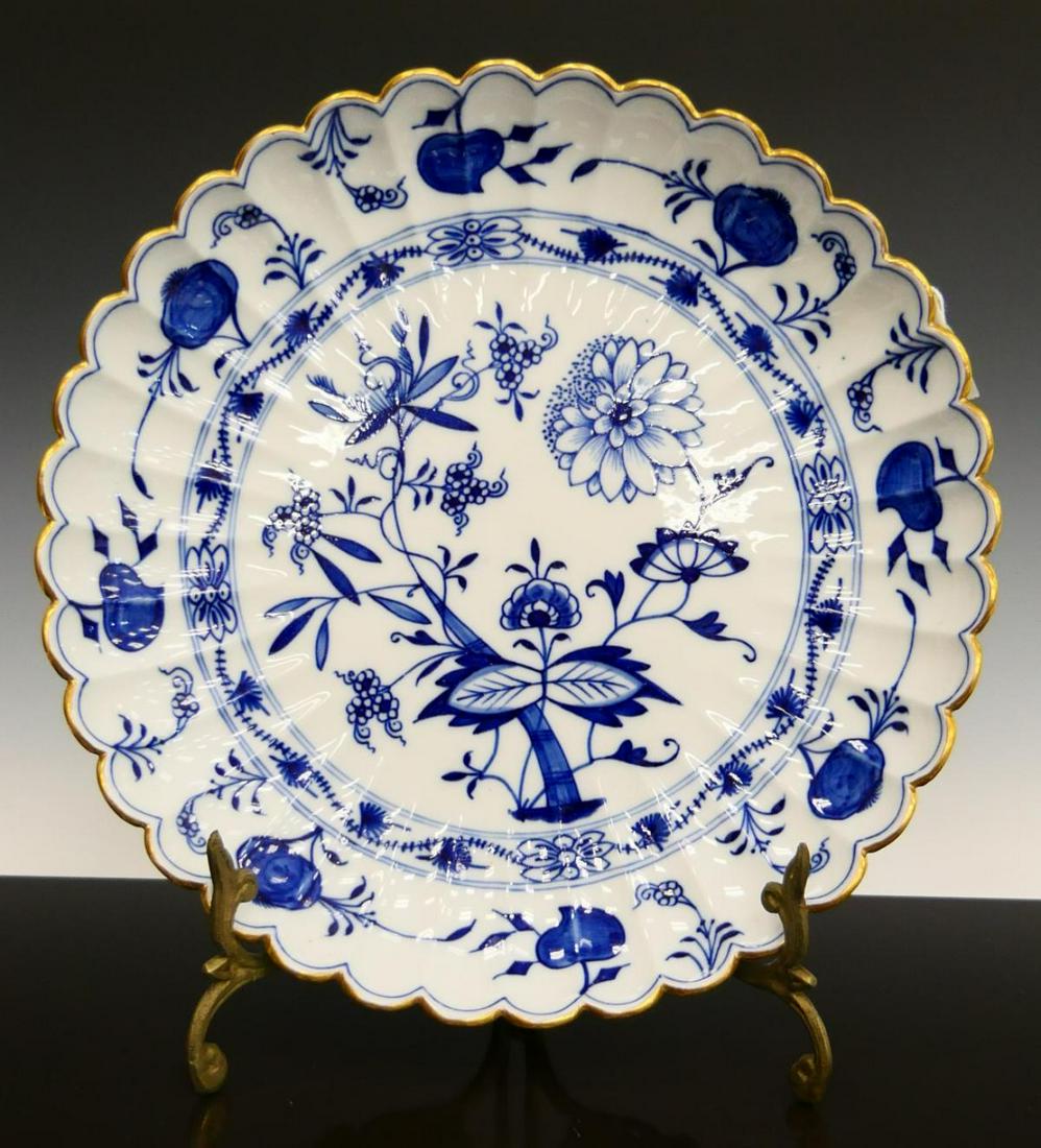 LARGE MEISSEN BLUE ONION GOLD TRIM SERVING PLATE: Measures 10 1/2" in diameter. bears the Meissen blue cross sword mark under glaze to base. Third party shipping required
