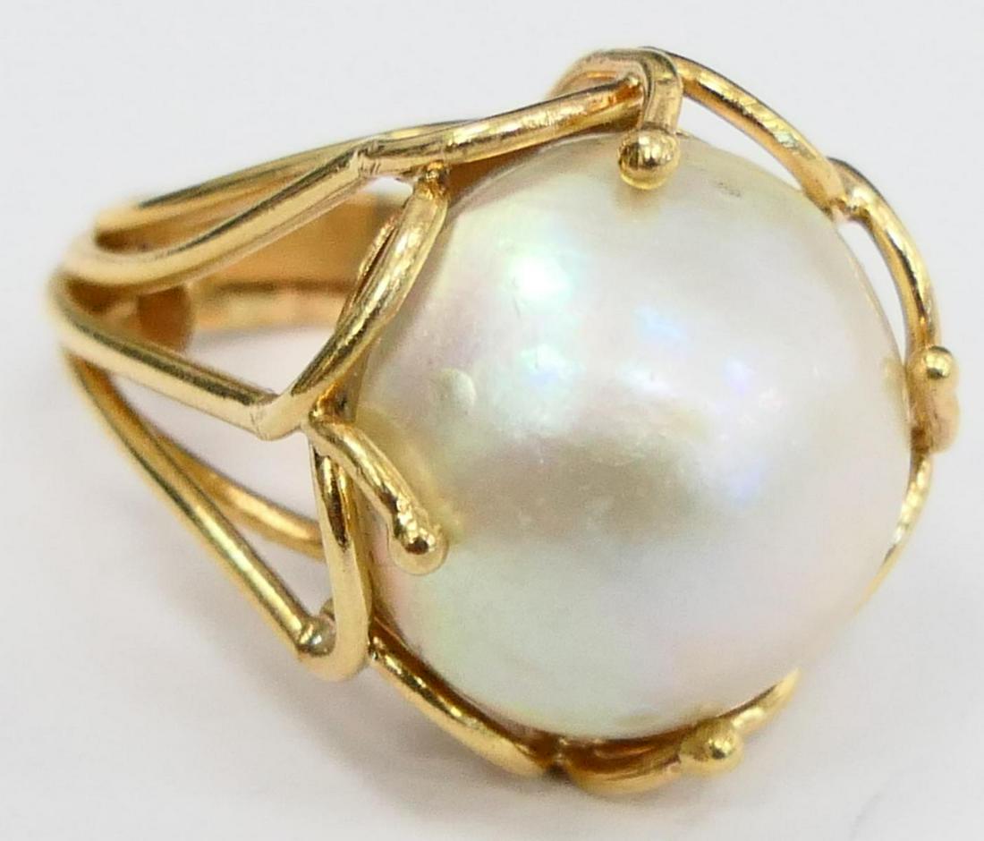 LARGE RETRO 14KT Y GOLD AND MOBE PEARL RING: Ring extends out just over 1". Size 8 with large 15MM pearl. Super abstract funky design. Total weight 11.80 grams. / 7.5 dwt