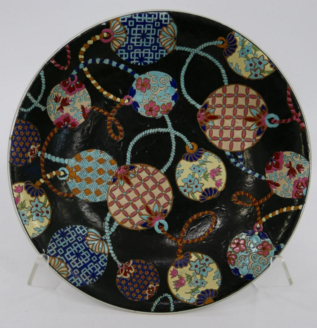 CHINESE FAMILLE NOIRE PORCELAIN ROUND CHARGER (1 of 5)