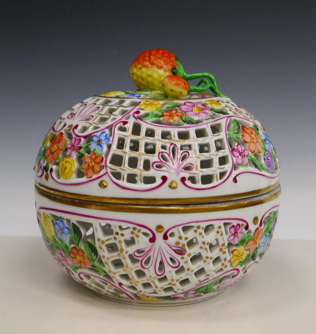 HEREND RETICULATED PORCELAIN POTPOURRI BOWL (1 of 6)
