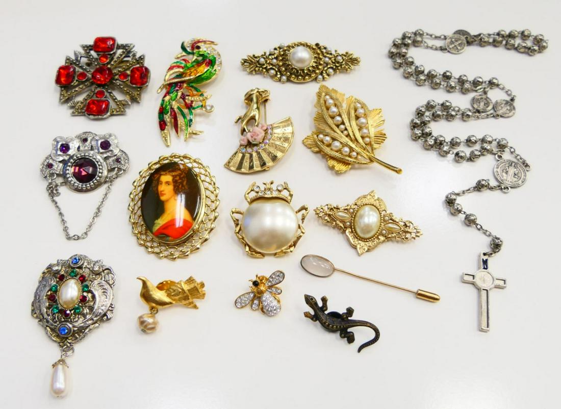 LARGE COLLECTION OF HI QUAILTY COSTUME JEWELRY (1 of 8)