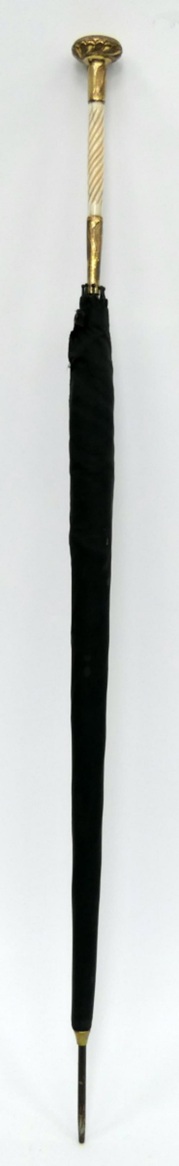 ANTIQUE GENTS GOLD PLATED UMBRELLA  CARVED HANDLE (1 of 5)