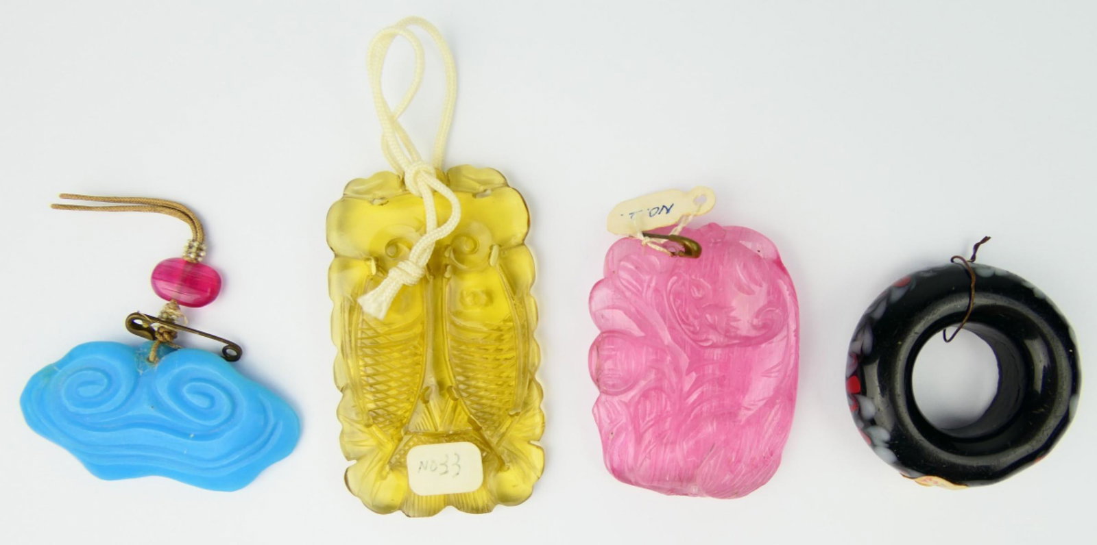 LOT OF 3 VINTAGE / ANTIQUE CHINESE GLASS ITEMS (1 of 4)