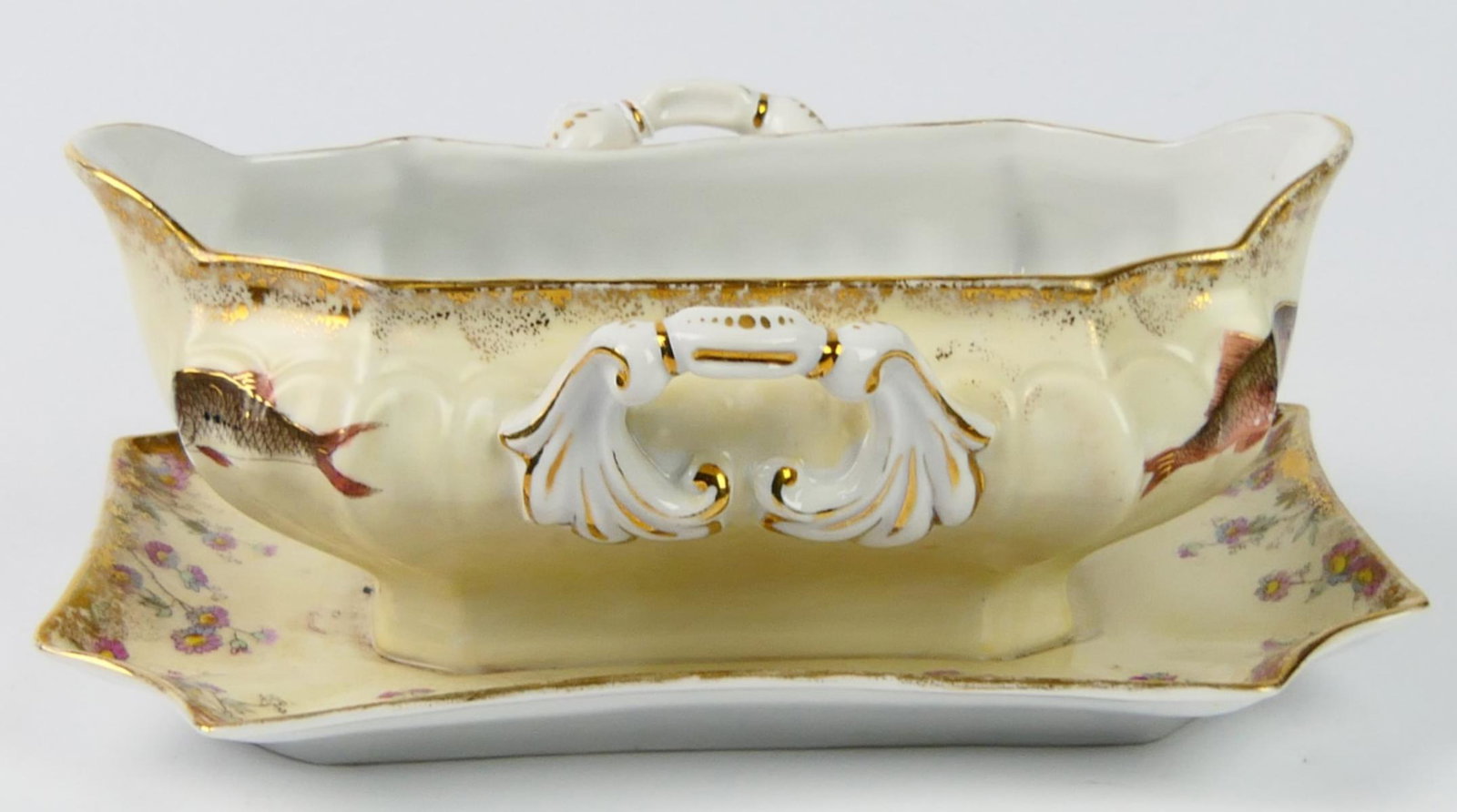 VICTORIA KARLSBAD AUSTRIA FISH GRAVY BOAT: Victoria Karlsbad Austrian hand painted porcelain handled gravy boat with attached underplate having a fish and floral design. Measures approx. 3 1/2" height x 9 1/4" length (9cm x 24cm).