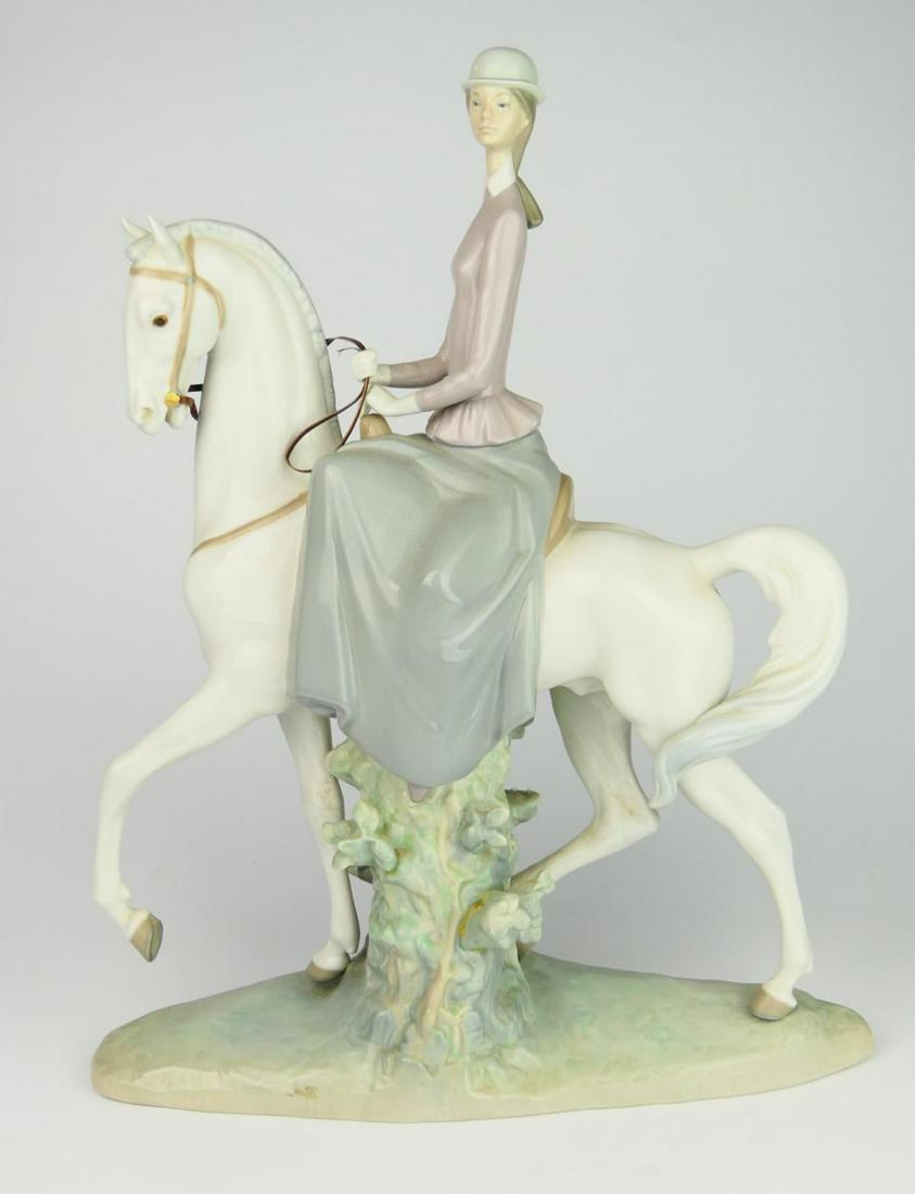 LLADRO PORCELAIN "FEMALE EQUESTRIAN" FIGURE #4516 (1 of 6)