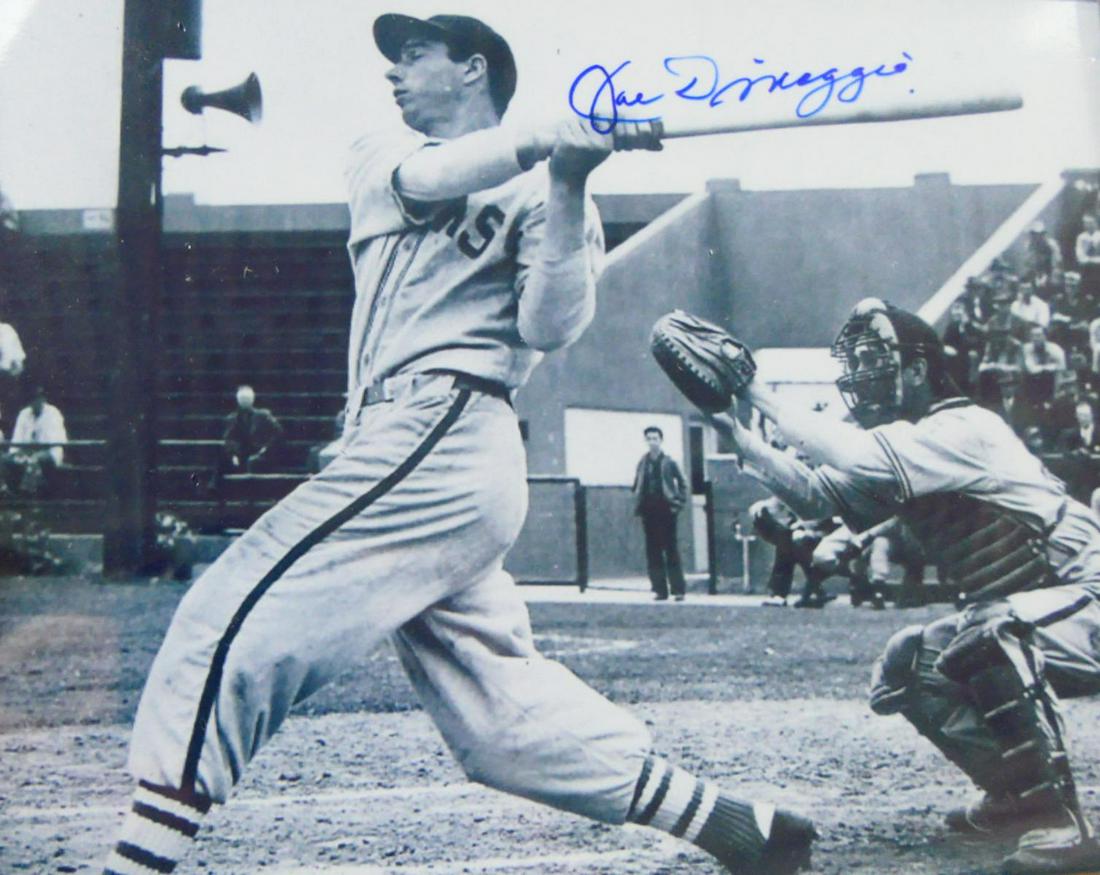 JOE DIMAGGIO SIGNED 8" X 10" PHOTOGRAPH FRAMED COA (1 of 2)