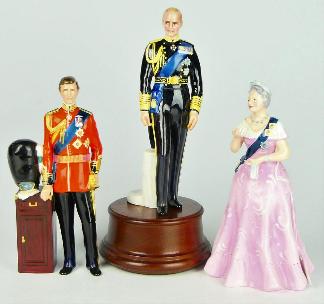 3 ROYAL DOULTON FIGURINES ROYAL FAMILY LIMITED ED (1 of 7)