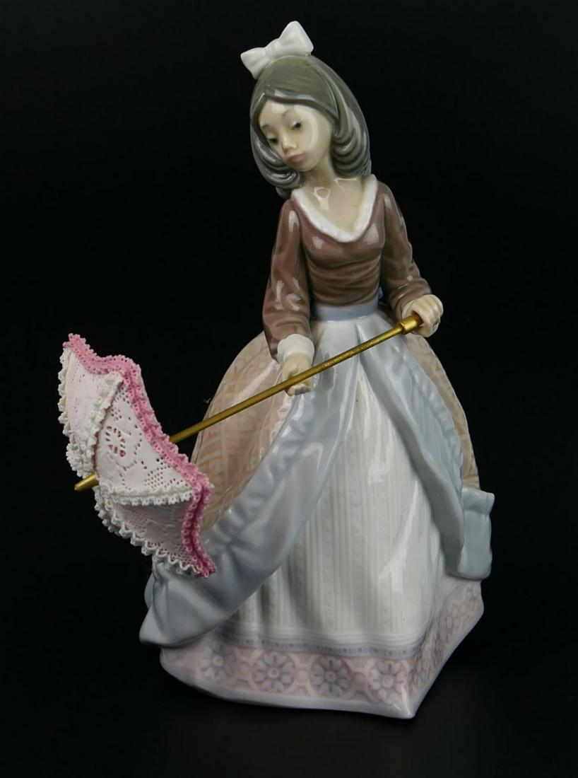 LLADRO PORCELAIN FIGURINE 7 1/2" (1 of 2)