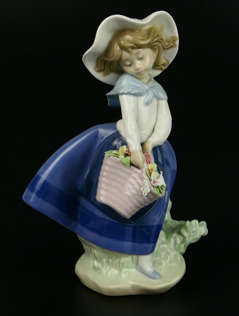 LLADRO PORCELAIN FIGURINE 7" (1 of 2)