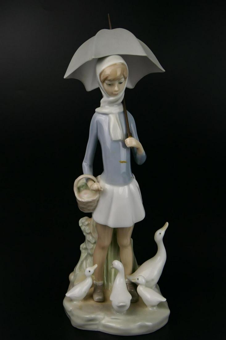 LLADRO FIGURINE 10 1/2" (1 of 2)
