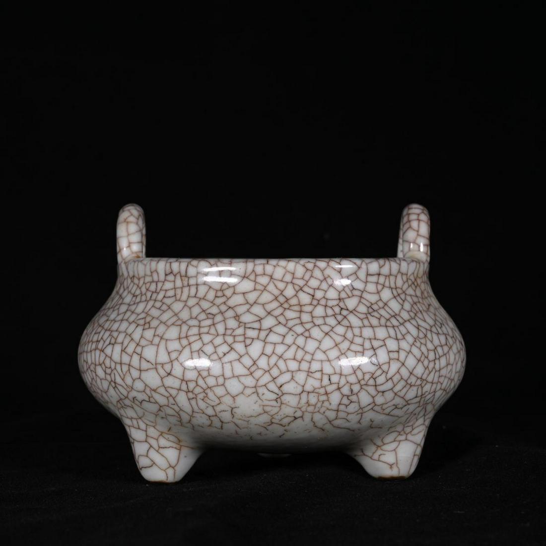 CHINESE WHITE CRACKLE GLAZED PORCELAIN DING CENSER (1 of 6)