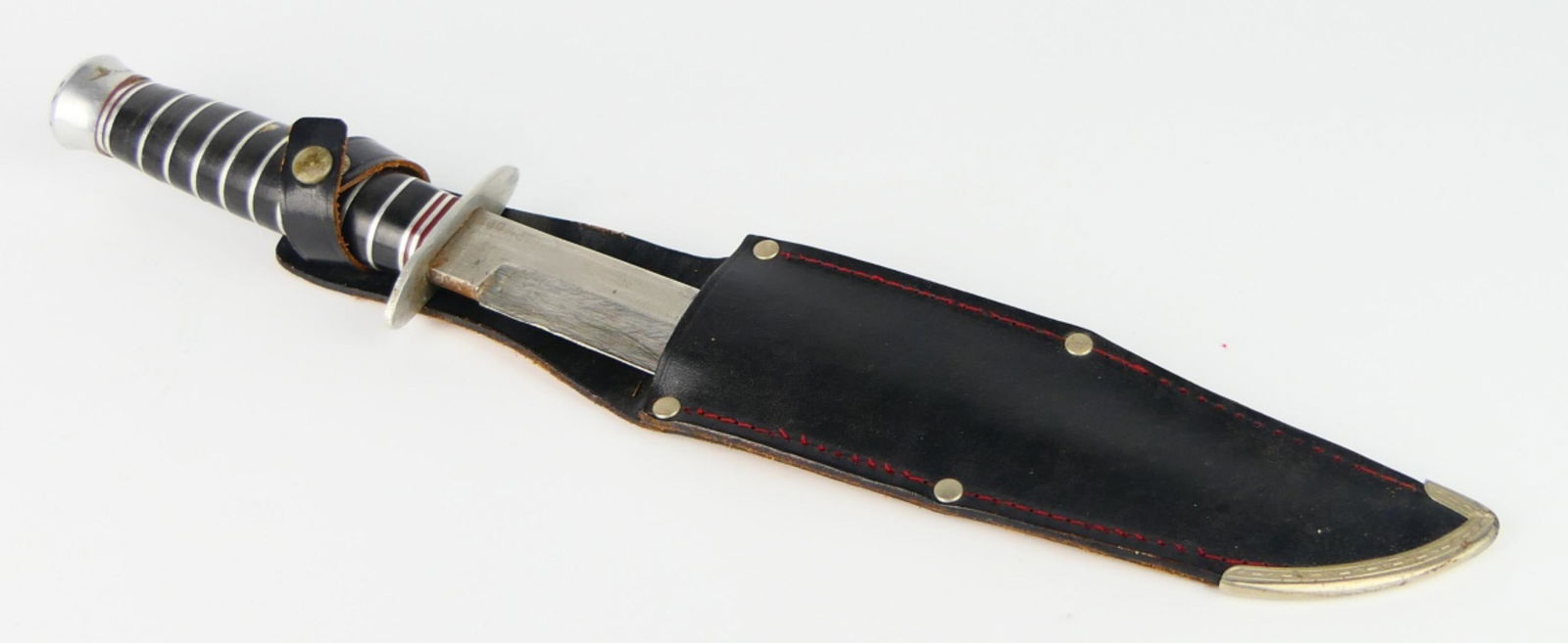 VINTAGE SOLINGEN GERMANY STEEL BLADE SHERIFF KNIFE: Vintage Solingen German steel blade hunting knife with original leather sheath. Blade measures approx. 6" (15.2cm). Knife measures approx. 10 1/2" length (26.7cm) overall including blade and handle.