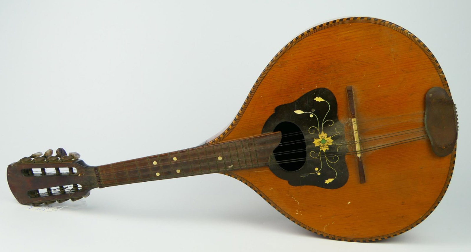 ANTIQUE WOODEN 6 STRING BANJO: Antique wooden six strind banjo. Measures approx. 24" length x 11 1/2" width (61cm x 29.2cm).