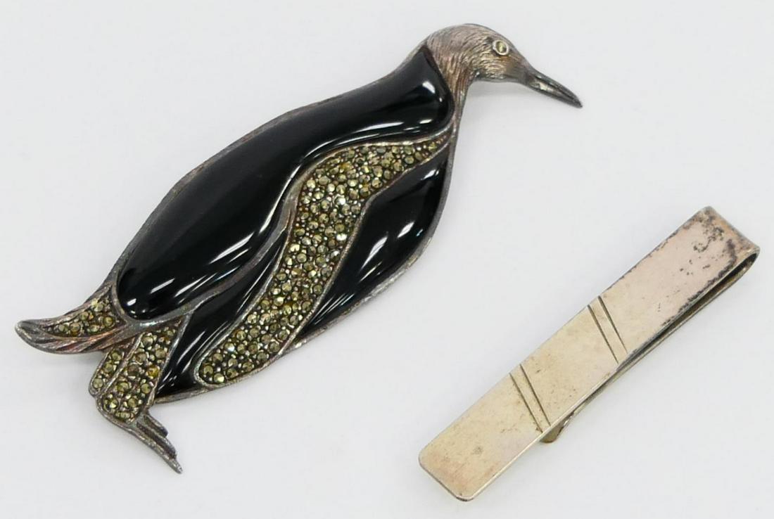 2 Vtg STERLING SILVER ITEMS MONEY CLIP & BROOCH: A lot of 2 vintage sterling silver items to include a money clip by Lenore Doskow and a figural penguin brooch pin jeweled with black onyx and marcasite stones. Tallest piece approx. 3 3/8" (8.6cm). T