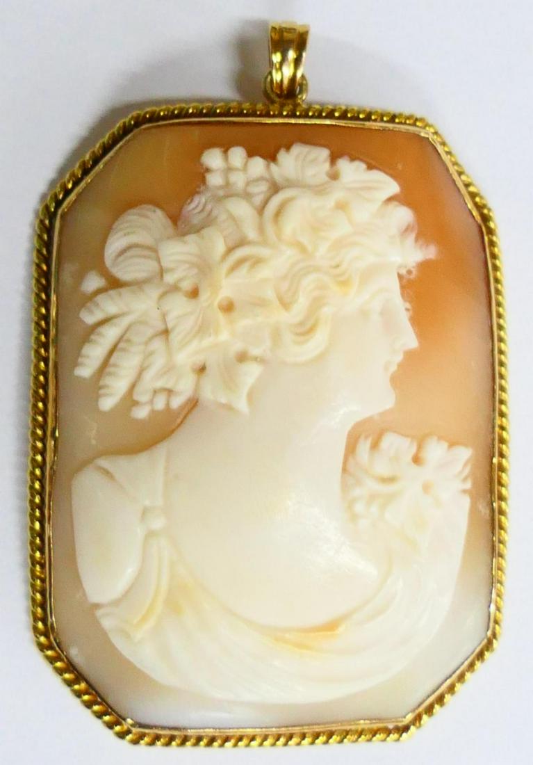 LARGE 14KT Y GOLD AND SHELL ANTIQUE CAMEO PENDANT: Measures 1 3/4" long and 1 1/4" wide, mounted in a lot of 14kt yellow gold. Total weight 14 grams / 9 dwt