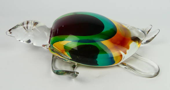 OSCAR ZANETTI LARGE GLASS SIGNED TURTLE: A beautiful Murano Glass sculpture by Famed Glass Master Oscar Zanetti. Made using the calcedonia glass method which creates beautiful reflections in a multitude of colors. Done by the master Zanetti