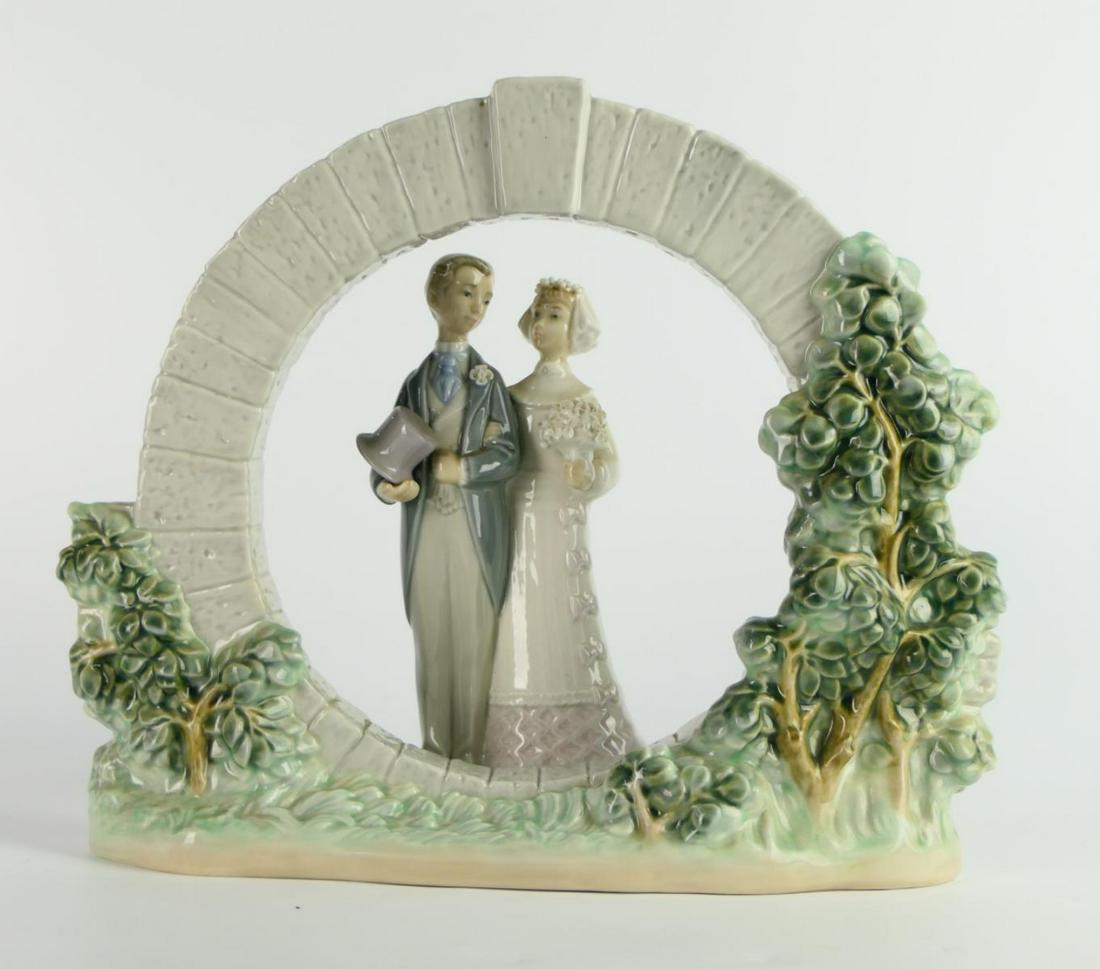 RARE LLADRO LOVE ARCH + WEDDING CAKE TOPPER (1 of 3)
