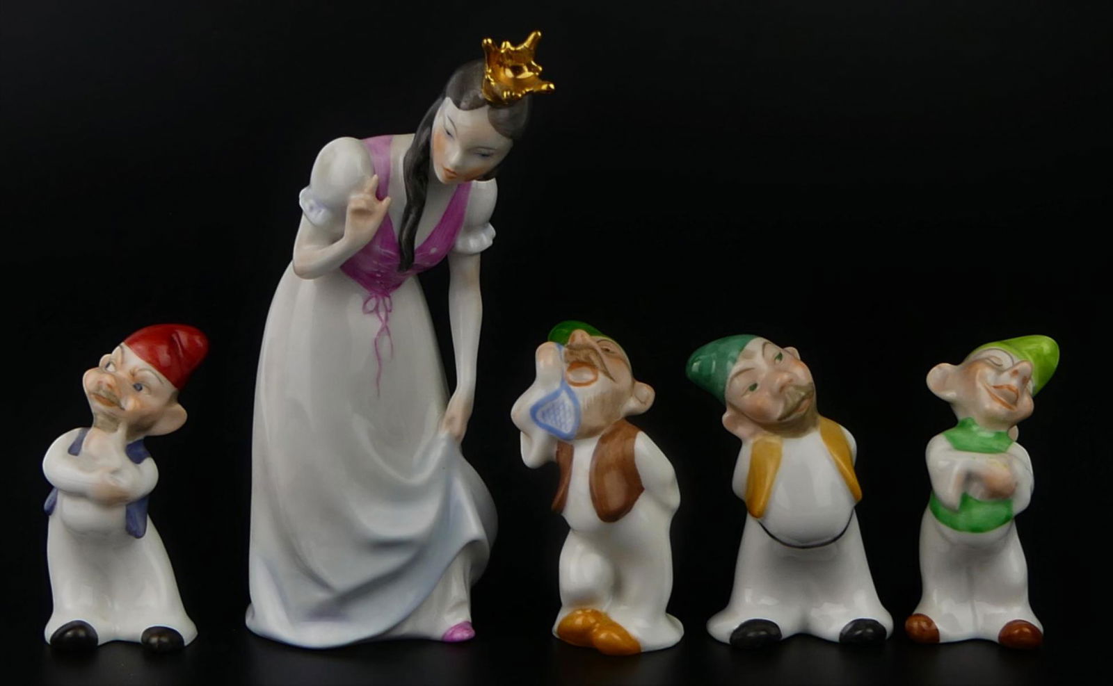 RARE HEREND SNOW WHITE WITH (4) DWARFS (1 of 6)