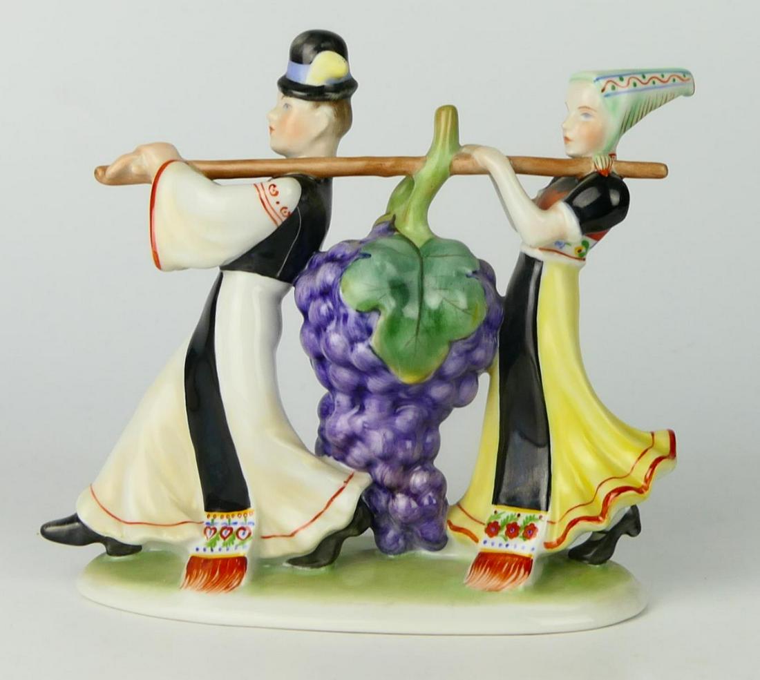 HEREND HUNGARIAN  FIGURINE, HARVESTING GRAPES (1 of 7)