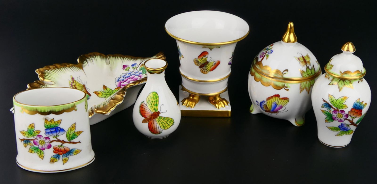 HEREND LOT OF (6) QUEEN VICTORIA PORCELAIN ITEMS (1 of 5)