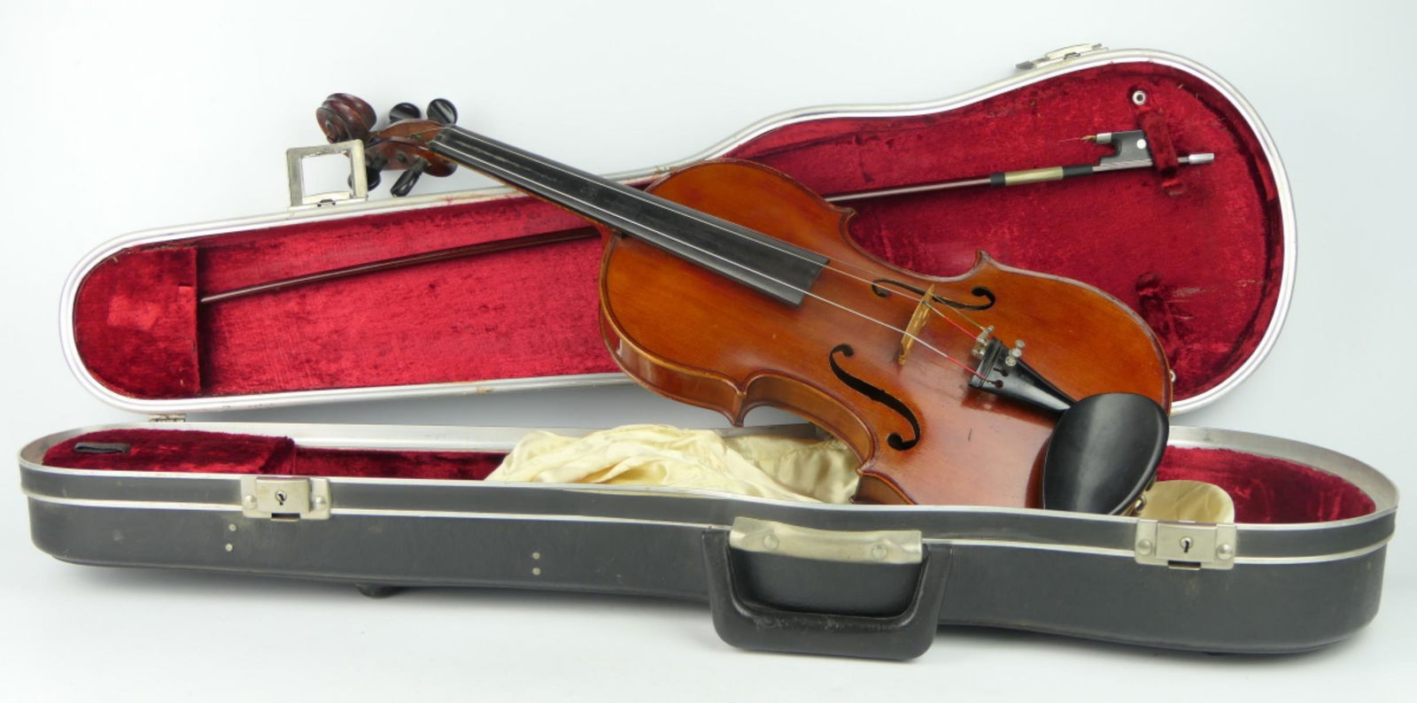 NICOLAS LUPOT LUTHIER FRENCH WOODEN VIOLIN (1 of 8)