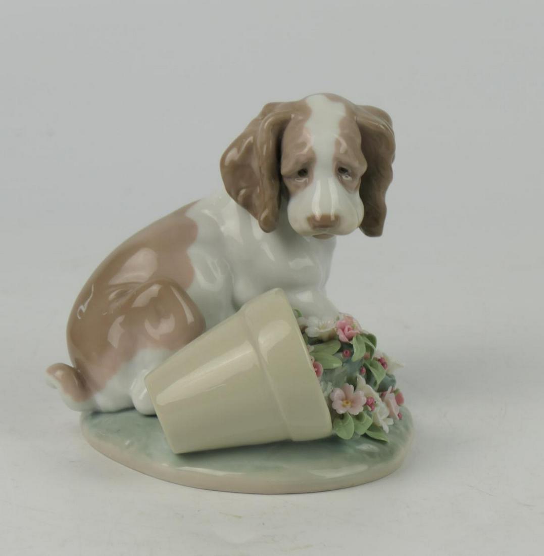 LLADRO DOG WITH FLOWERS 4" (1 of 2)