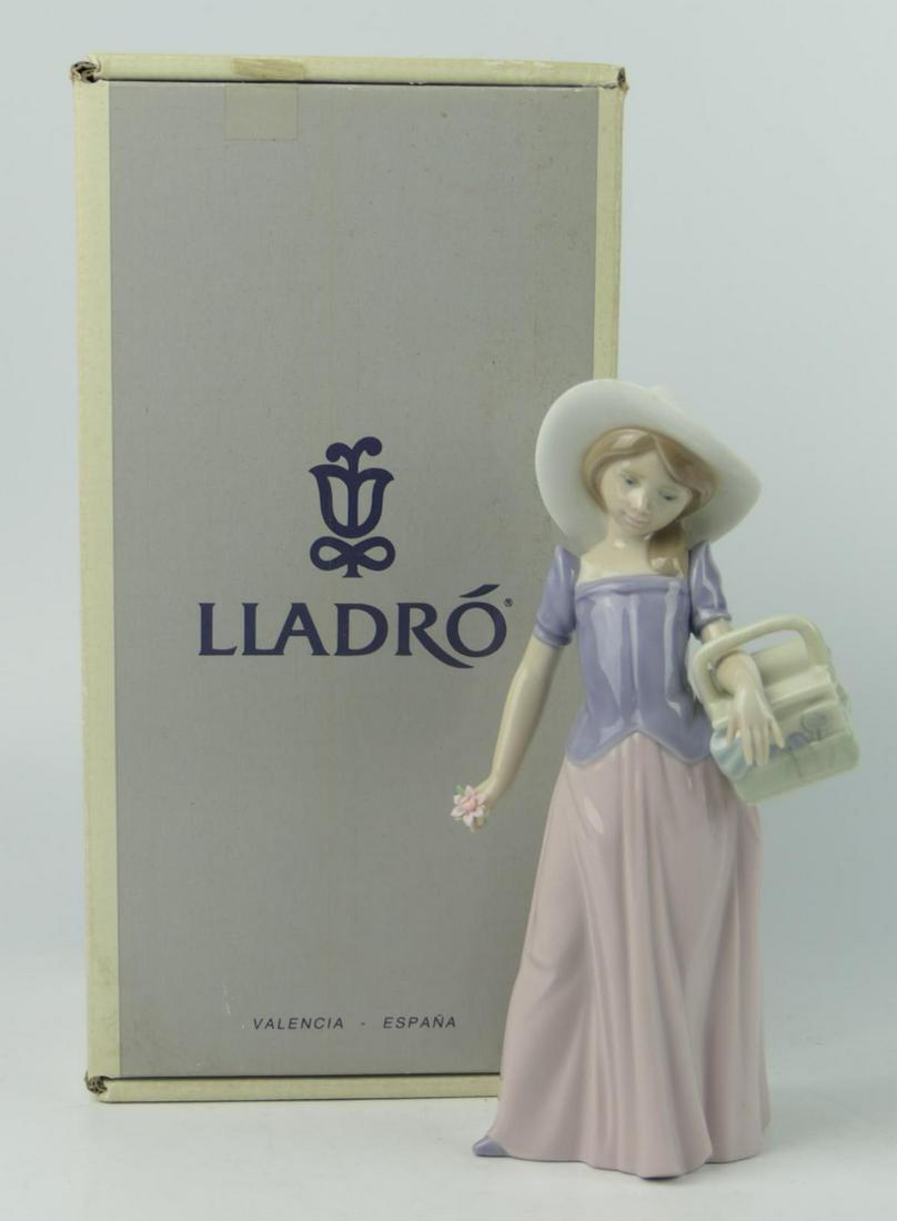 LLADRO GIRL WITH BASKET 7" AND BOX (1 of 1)