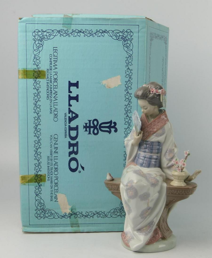 LLADRO ORIENTAL WOMAN 8 1/2" BOX (1 of 3)
