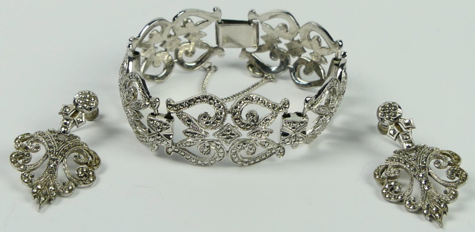VINTAGE STERLING & MARCASITE JEWELRY SUITE: To include; 7" bracelet with pair of matching earrings, gorgeous set. total weight 26 grams