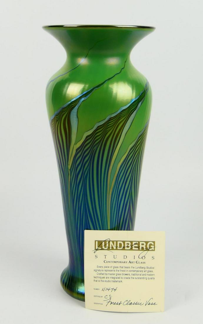LUNBERG STUDIOS LARGE GREEN SWIRLL VASE (1 of 3)