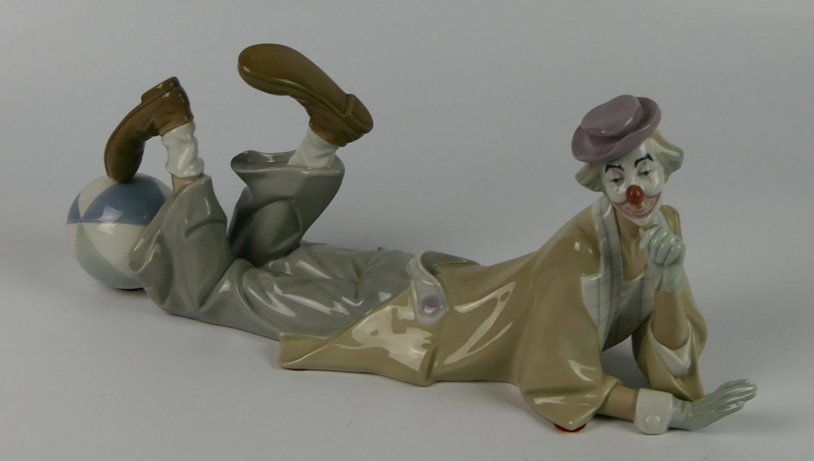 LLADRO PORCELAIN FIGURINE: Clown, measures 14" long