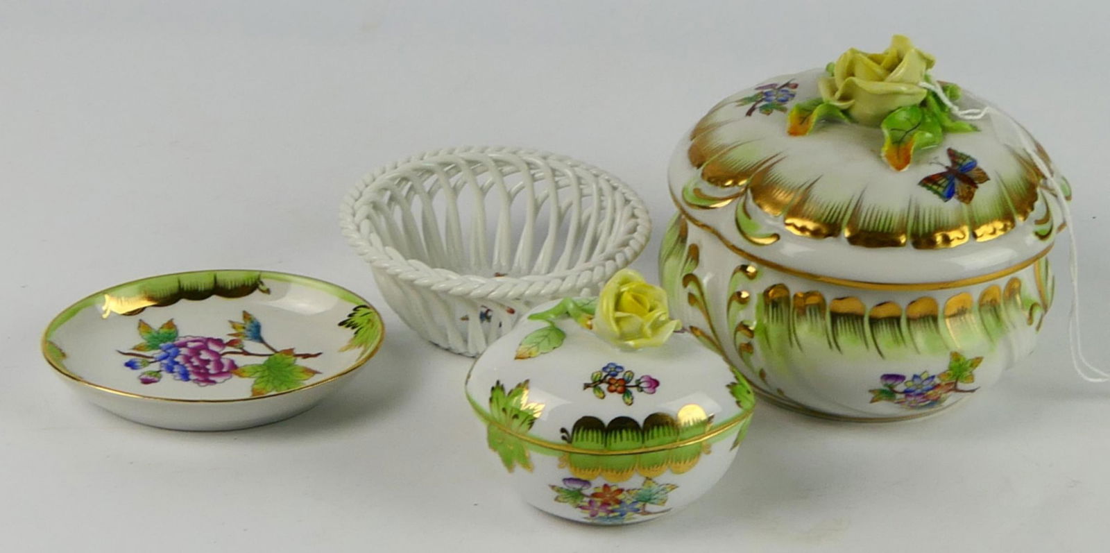 HEREND (4) PIECES QUEEN VICTORIA PORCELAIN OBJECTS (1 of 2)