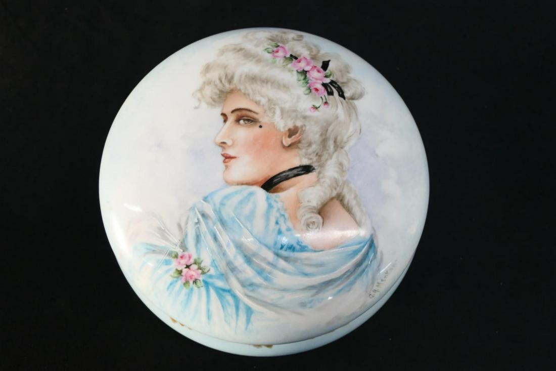 ANTIQUE LIMOGES DRESSER BOX MARIE ANTOINETTE (1 of 4)