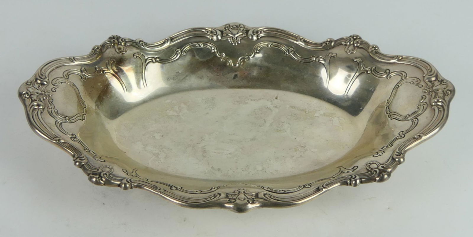 ANTIQUE GORHAM STERLING HEAVY FOOTED BREAD TRAY (1 of 4)